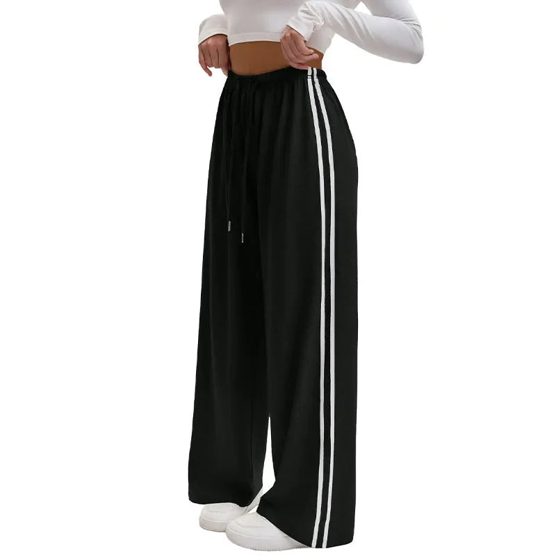 Adorielle - Sportliche gestreifte Hose mit weitem Bein