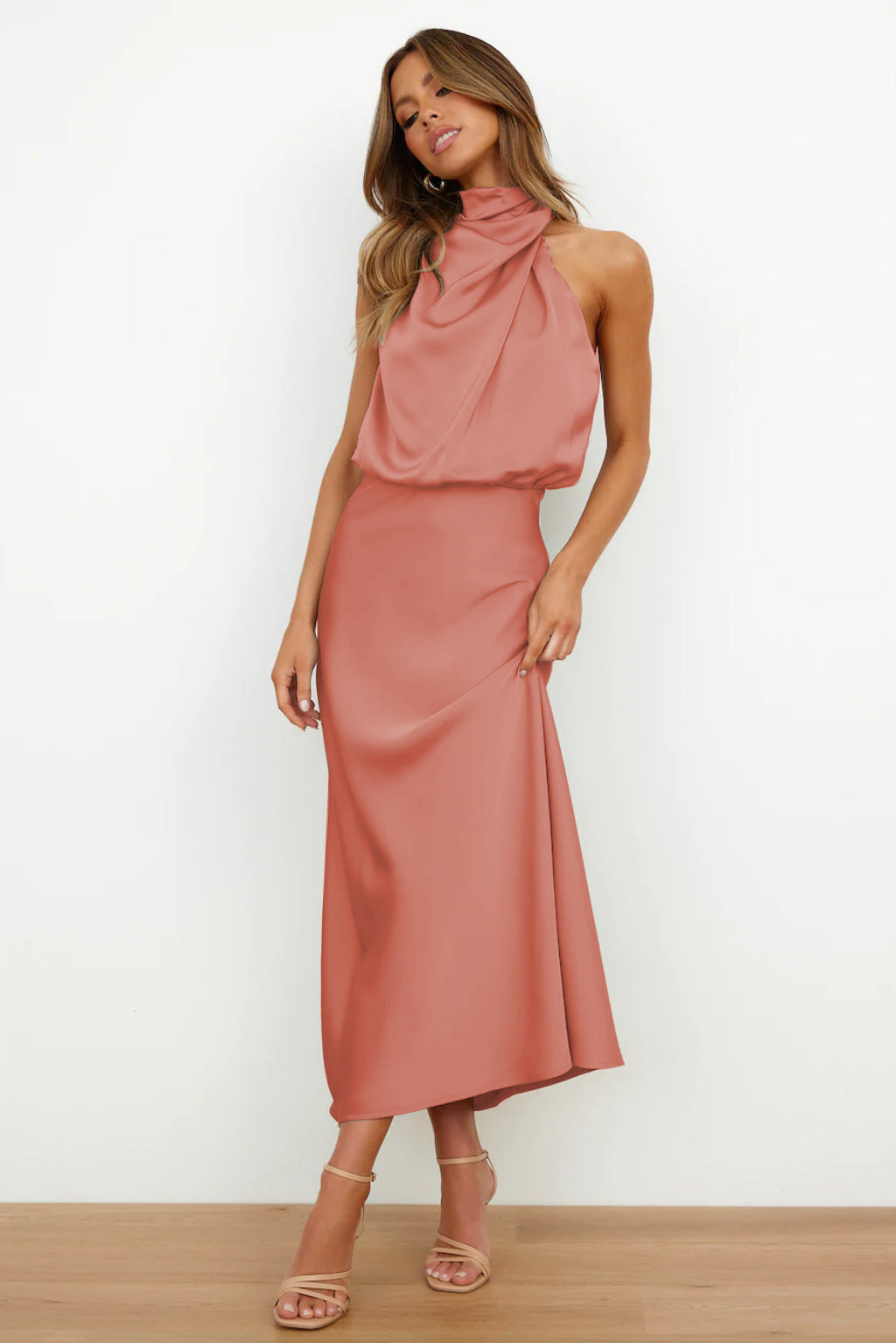 Melira - Majestätisches Maxikleid mit Stehkragen
