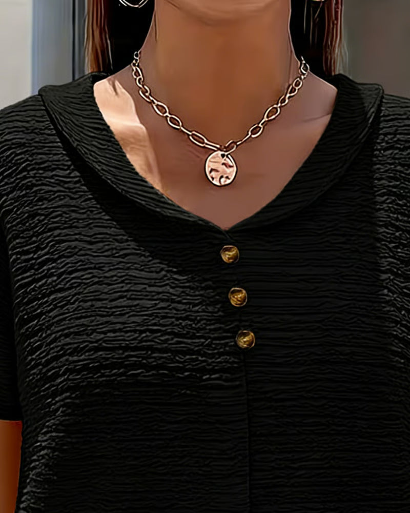 Quintessa - V-Ausschnitt-Bluse mit Knopfdetail