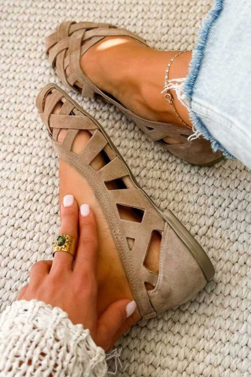 Kinsley - Flache geflochtene Cut-out-Sandalen
