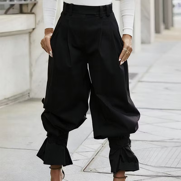 Dianella - Hochtaillierte Hose mit Rüschensaum