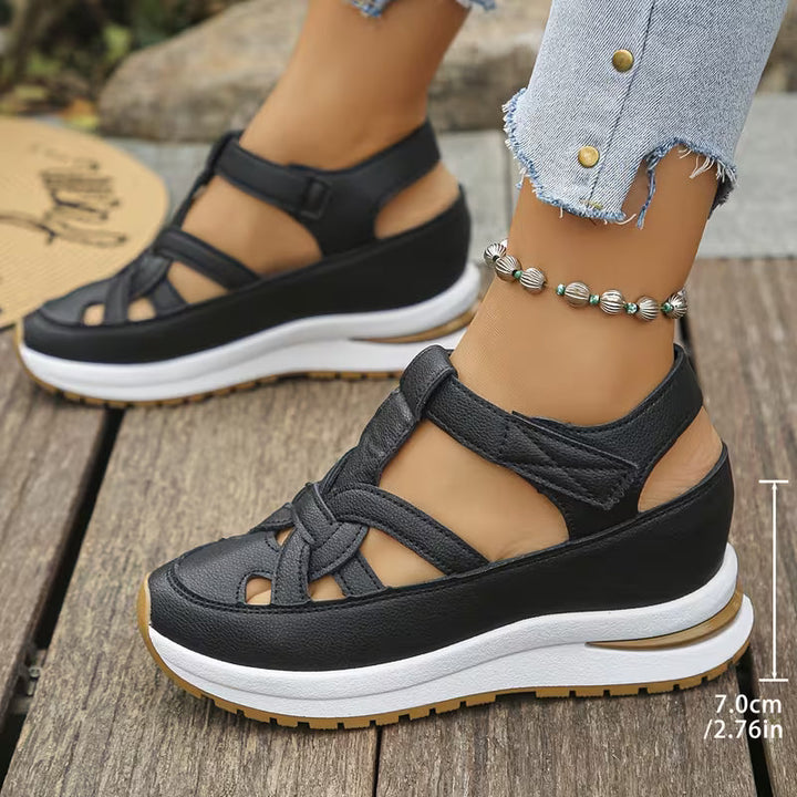 Novessia - Plateau-Keilsandalen mit Cut-outs
