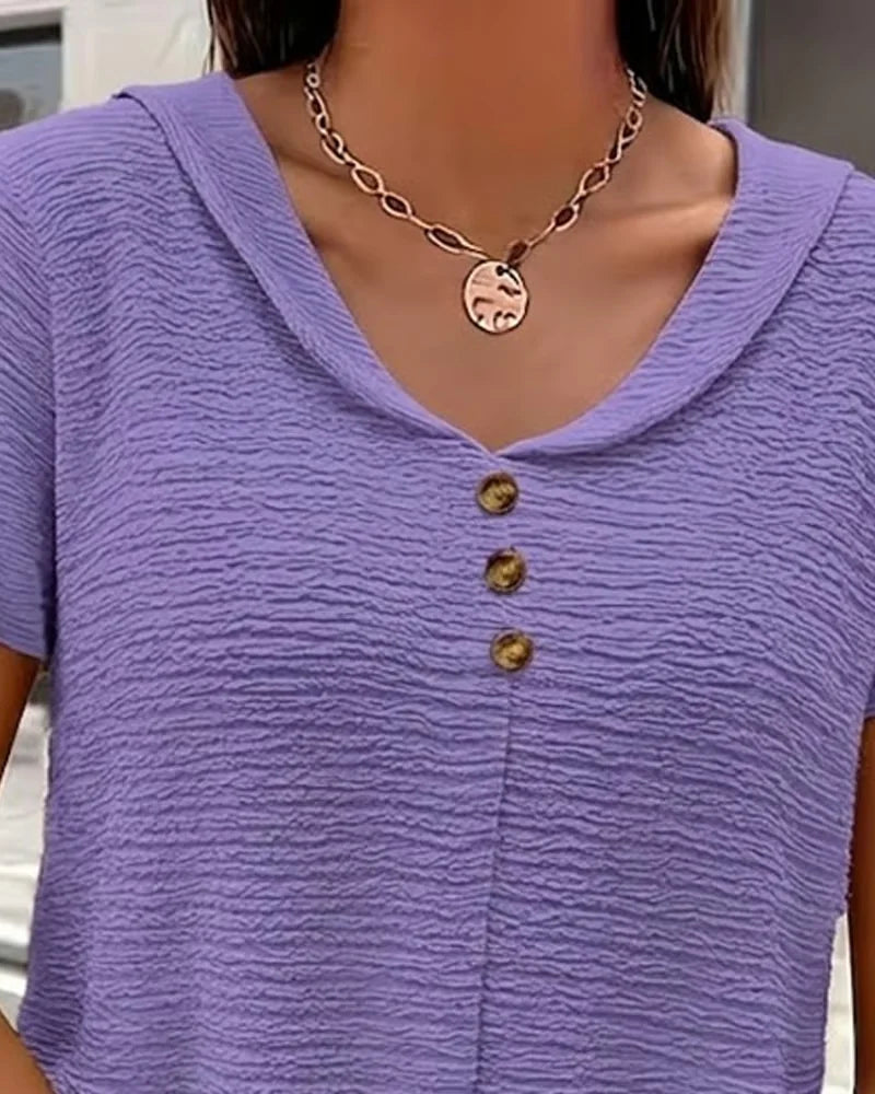 Quintessa - V-Ausschnitt-Bluse mit Knopfdetail