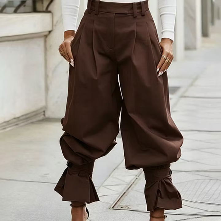 Dianella - Hochtaillierte Hose mit Rüschensaum