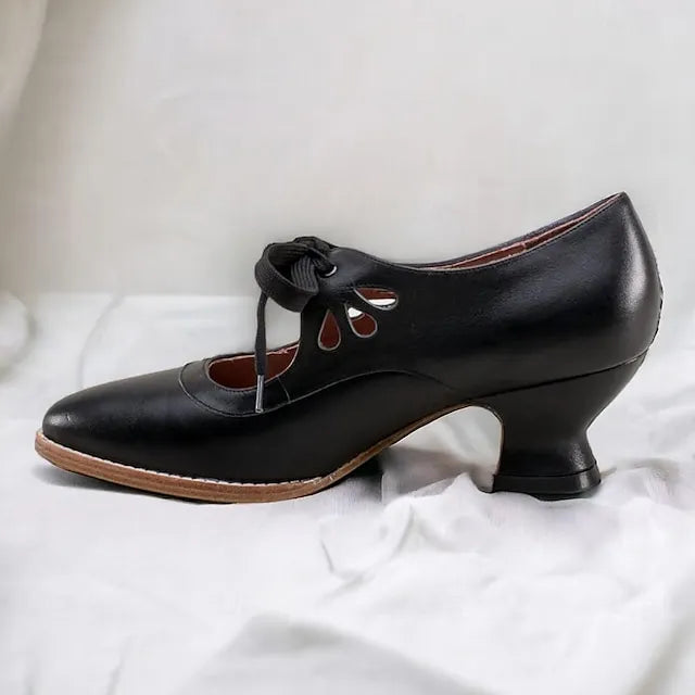 Veralyn - Vintage Schnürpumps mit Kitten-Heel