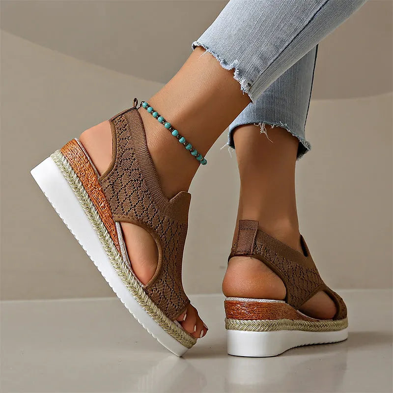 Orianne - Atmungsaktive Peep-Toe-Keilsandaletten