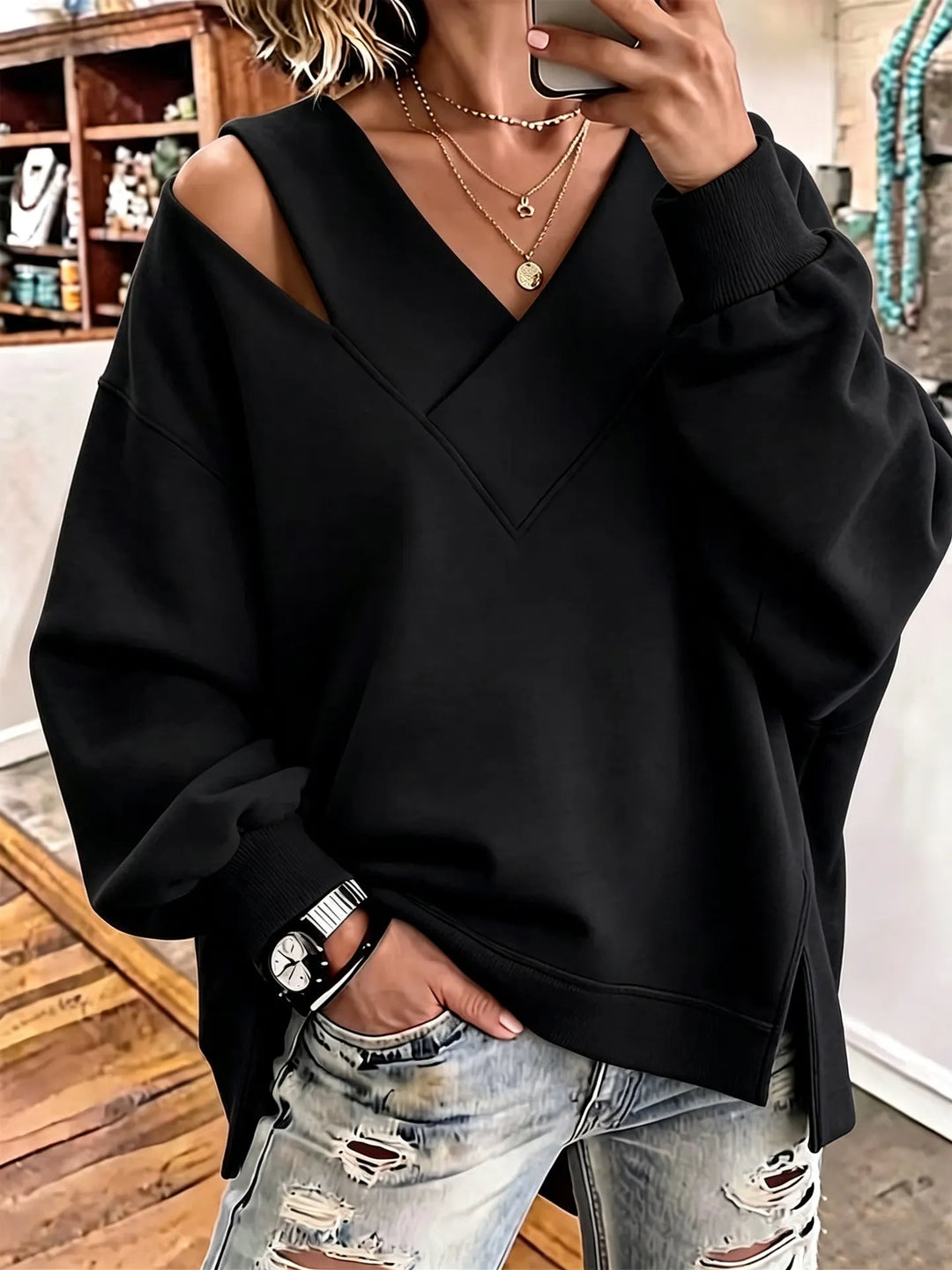 Aurelia - Soft-Touch-Sweatshirt mit Cut-out und V-Ausschnitt