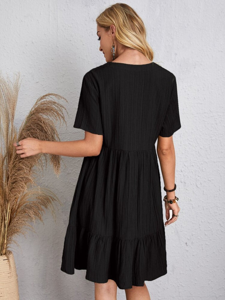 Belinda - Strukturiertes, mehrlagiges Minikleid mit V-Ausschnitt