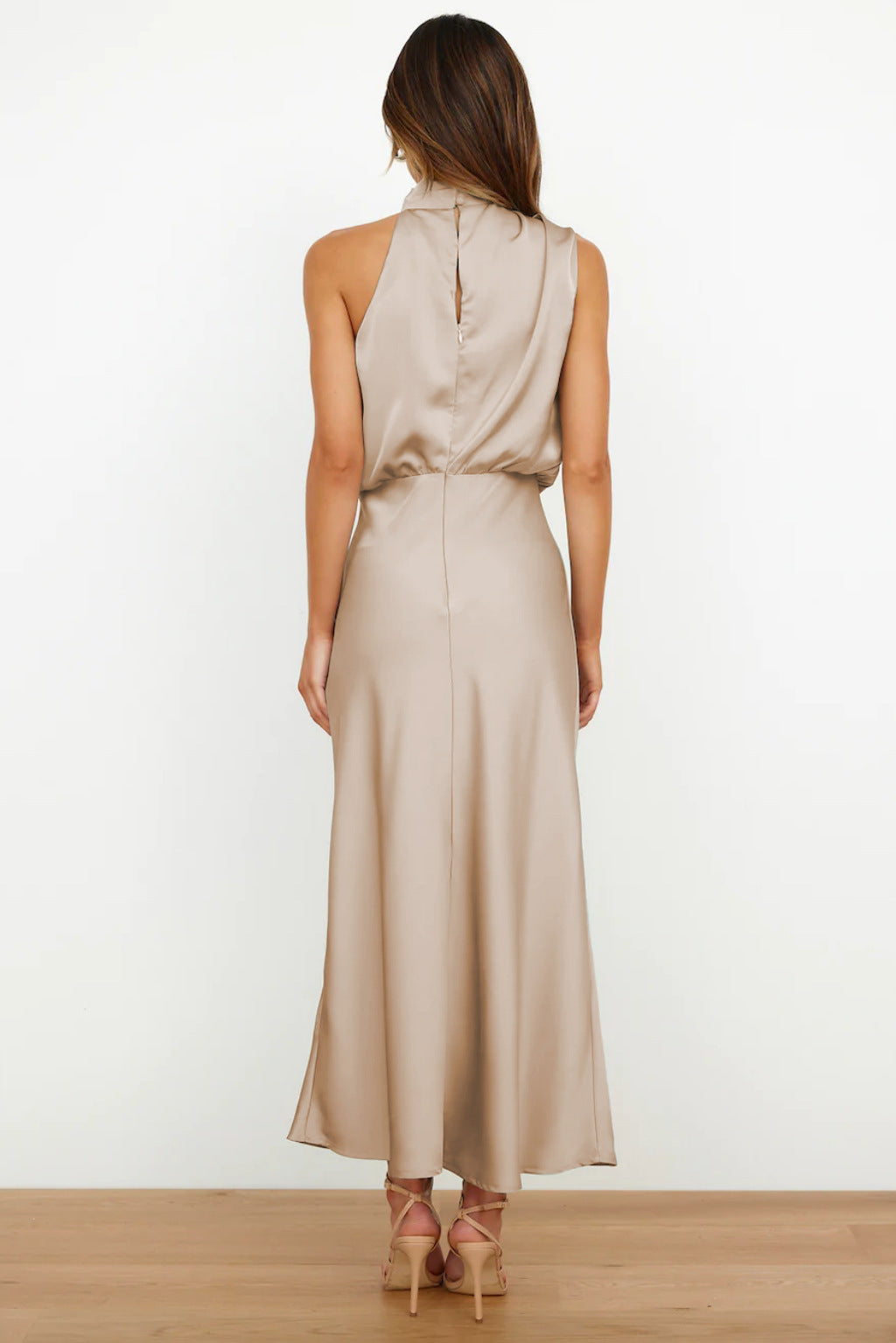 Melira - Majestätisches Maxikleid mit Stehkragen