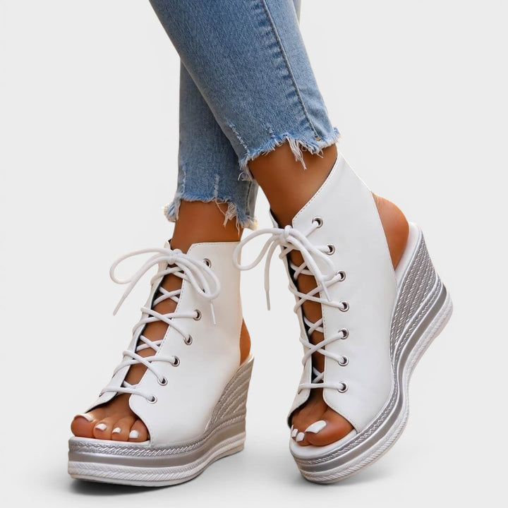 Elaina - Schnürsandalette mit hohem Keilabsatz