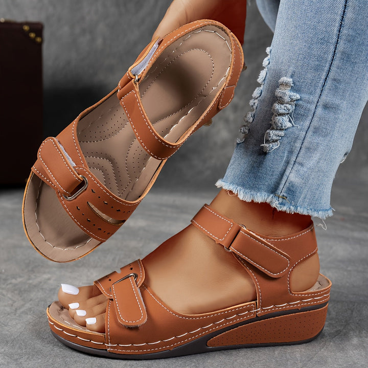 Quinnie - Stützende Sandalen