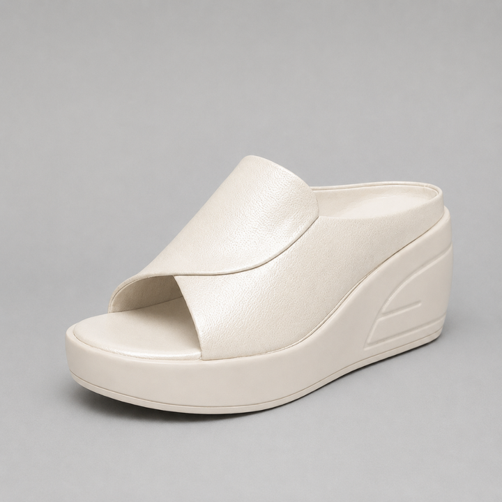 Alcinia - Stützende Schlupf-Keilsandalen