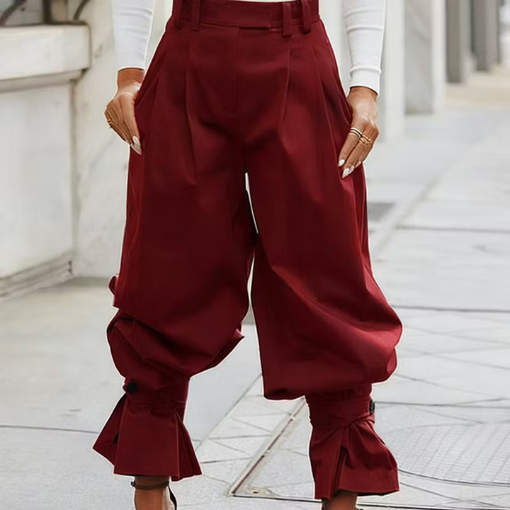 Dianella - Hochtaillierte Hose mit Rüschensaum