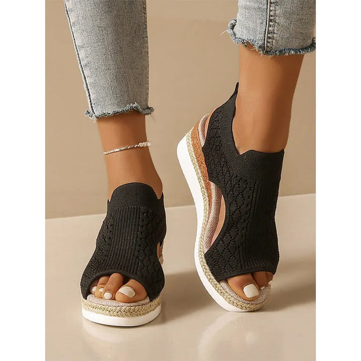 Orianne - Atmungsaktive Peep-Toe-Keilsandaletten