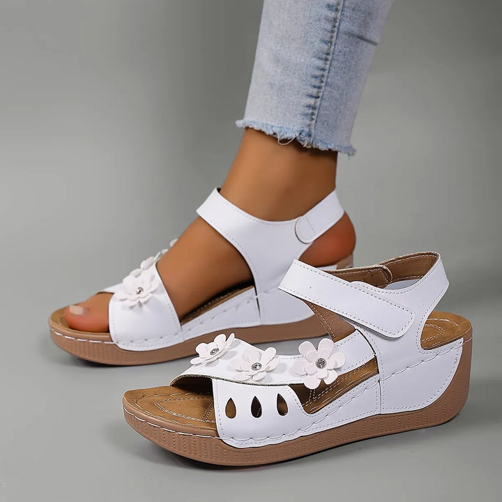 Fiorelia - Komfortable, florale Keilsandalen