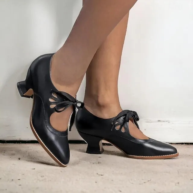Veralyn - Vintage Schnürpumps mit Kitten-Heel