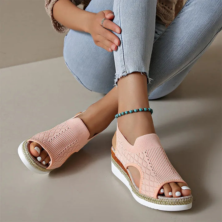 Orianne - Atmungsaktive Peep-Toe-Keilsandaletten