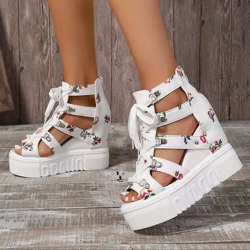 Gaelina - Florale Plateausandalen zum Schnüren