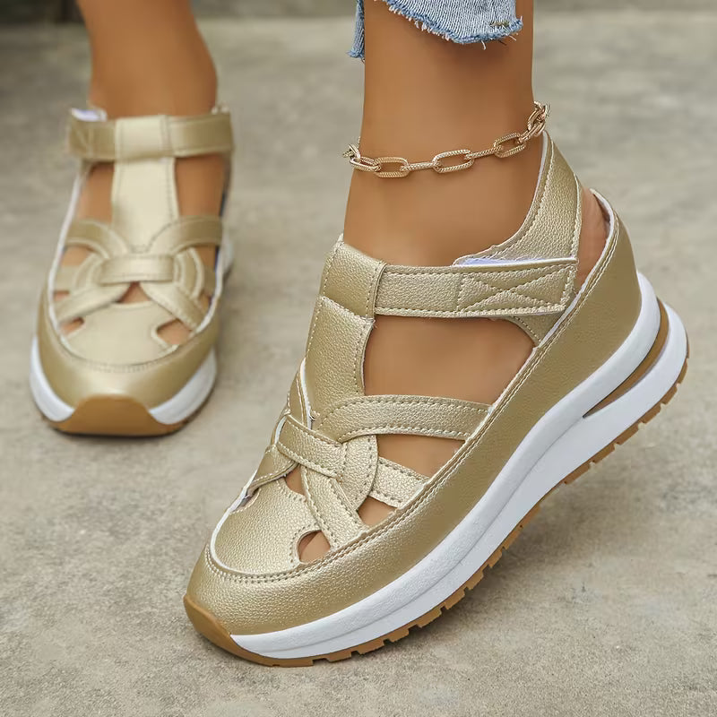 Novessia - Plateau-Keilsandalen mit Cut-outs