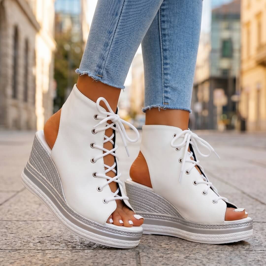 Layla - Hohe Keilsandalen mit Schnürung