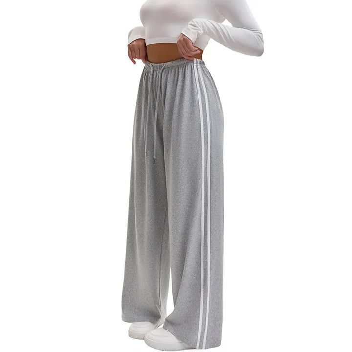 Adorielle - Sportliche gestreifte Hose mit weitem Bein