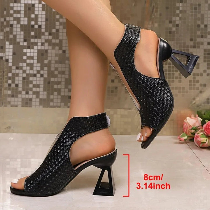 Lira - Strukturierte Slingback-Sandale mit Blockabsatz