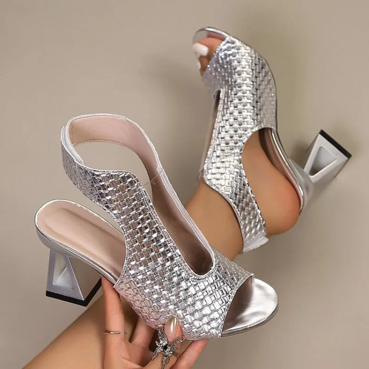 Lira - Strukturierte Slingback-Sandale mit Blockabsatz