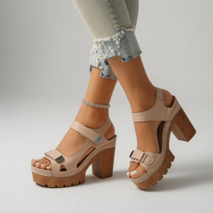 Roselyn - Skulpturale Plateau-Sandalette mit Blockabsatz