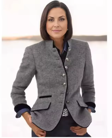 Violeta - federleichte Jacke mit hohem Kragen
