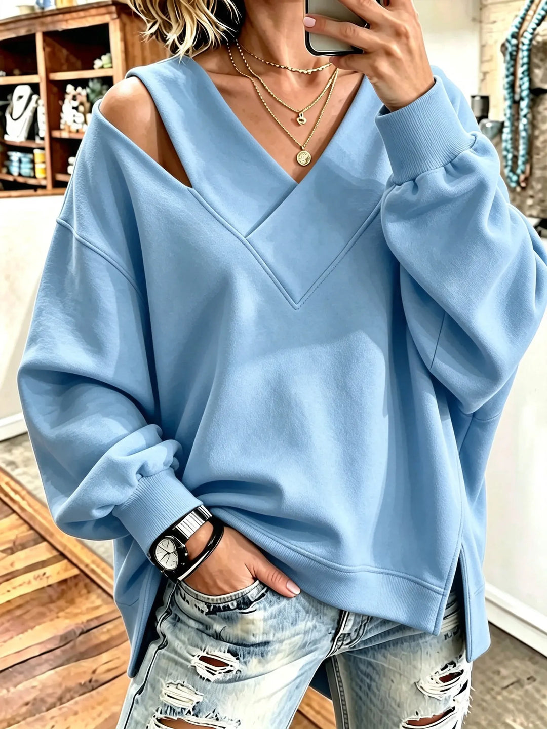 Aurelia - Soft-Touch-Sweatshirt mit Cut-out und V-Ausschnitt