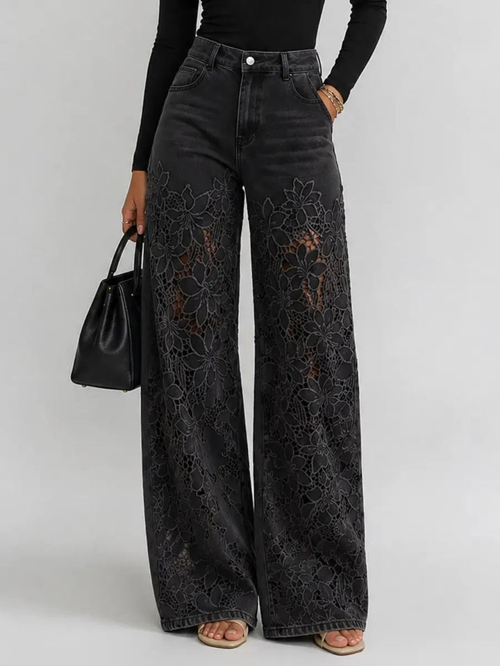 Kaliora - Wide-Leg-Jeans mit floraler Spitze