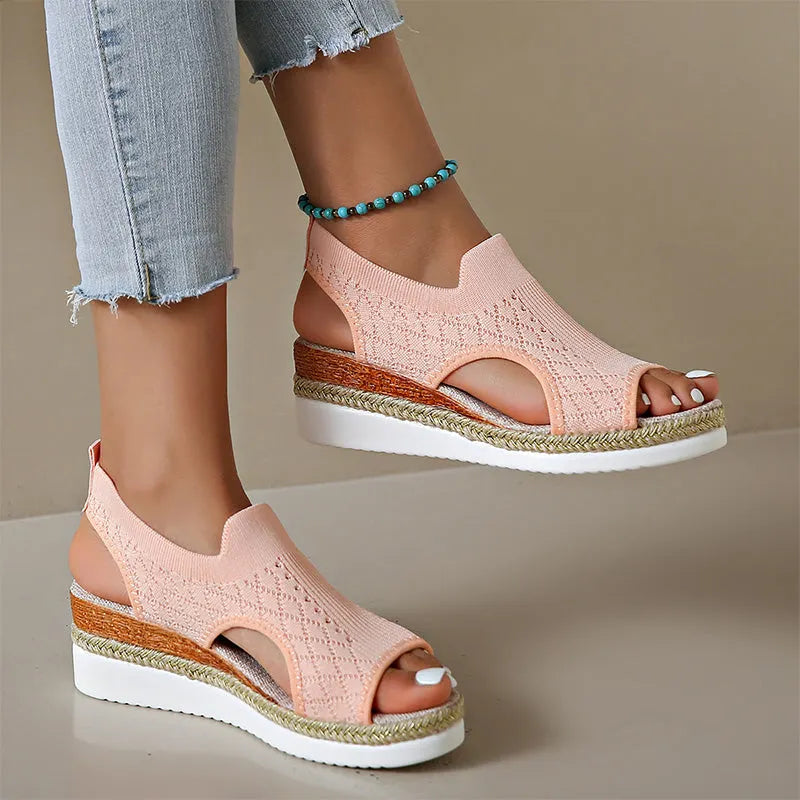 Orianne - Atmungsaktive Peep-Toe-Keilsandaletten