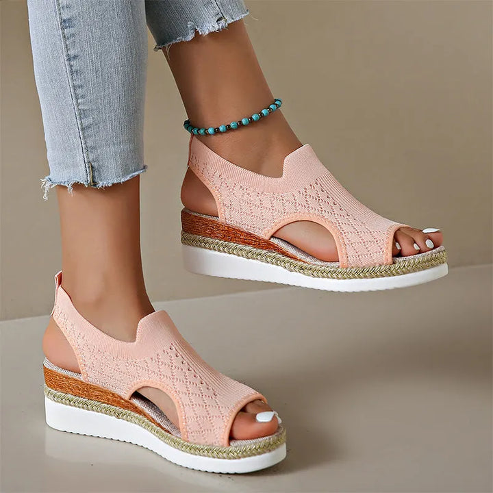 Orianne - Atmungsaktive Peep-Toe-Keilsandaletten