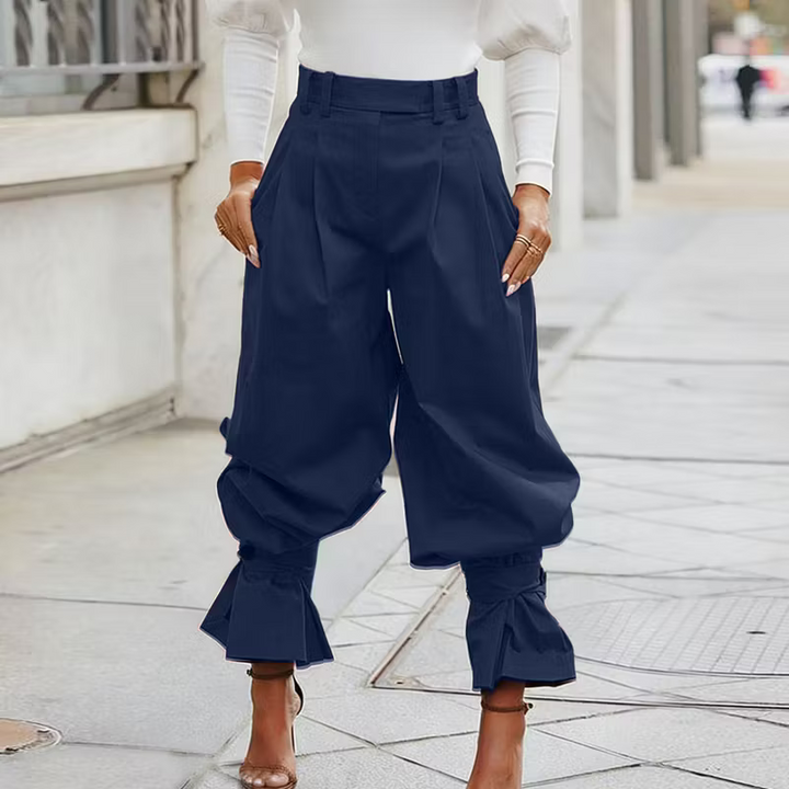 Dianella - Hochtaillierte Hose mit Rüschensaum