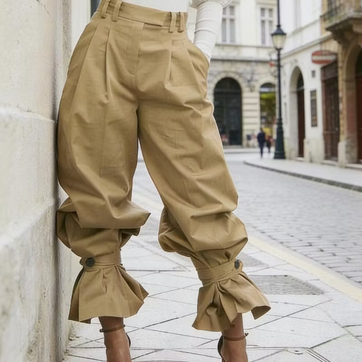 Dianella - Hochtaillierte Hose mit Rüschensaum