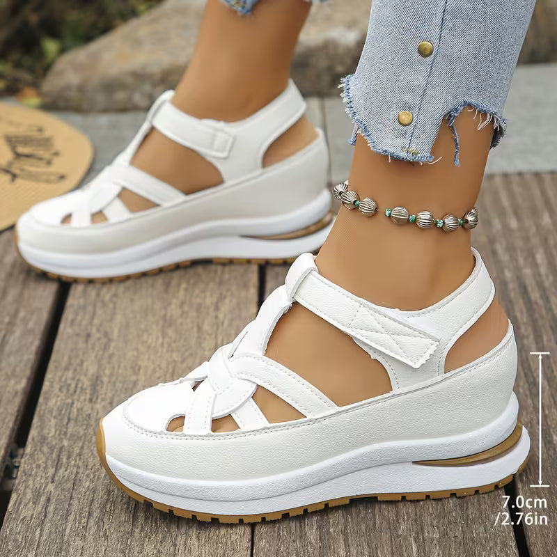 Novessia - Plateau-Keilsandalen mit Cut-outs