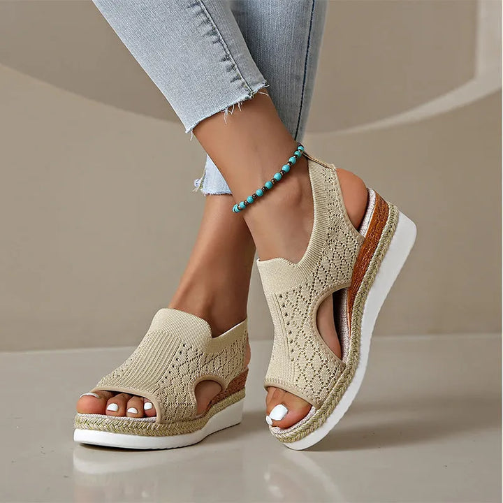 Orianne - Atmungsaktive Peep-Toe-Keilsandaletten