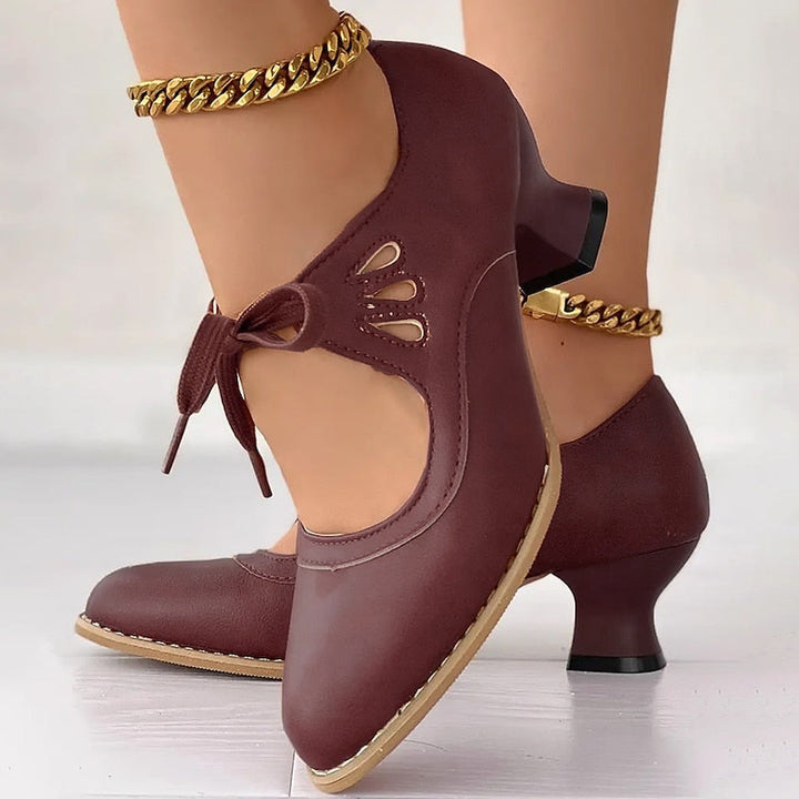 Veralyn - Vintage Schnürpumps mit Kitten-Heel