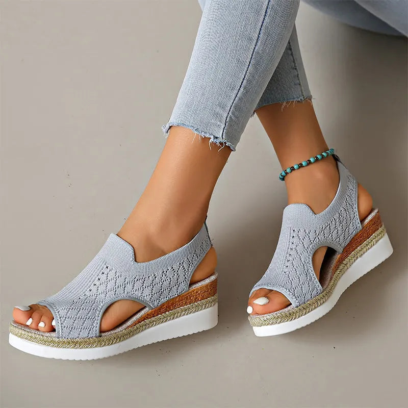 Orianne - Atmungsaktive Peep-Toe-Keilsandaletten