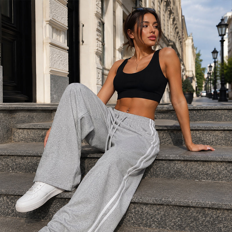 Adorielle - Sportliche gestreifte Hose mit weitem Bein