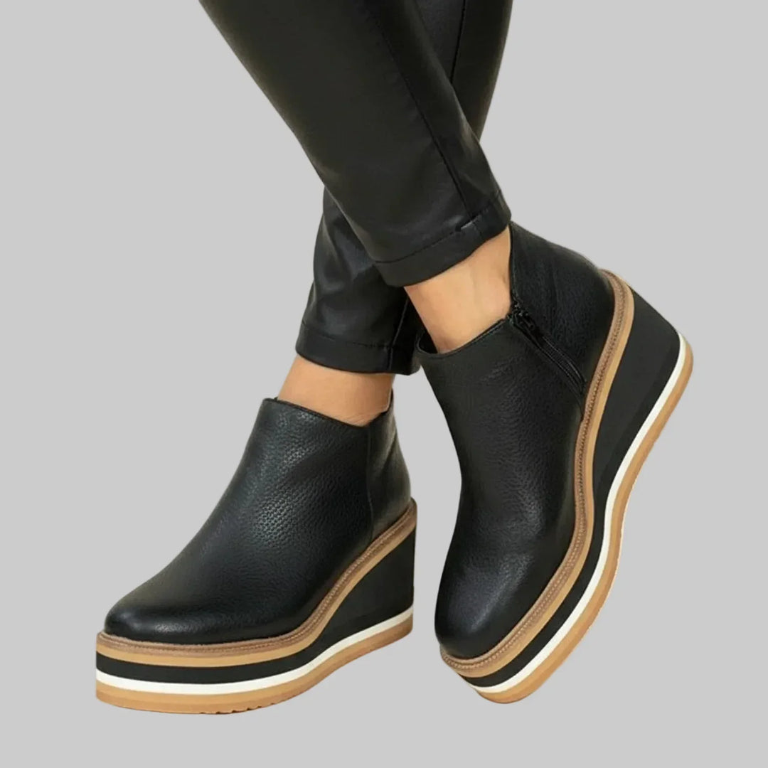 Fayloria - Bequeme Keilabsatz-Stiefeletten