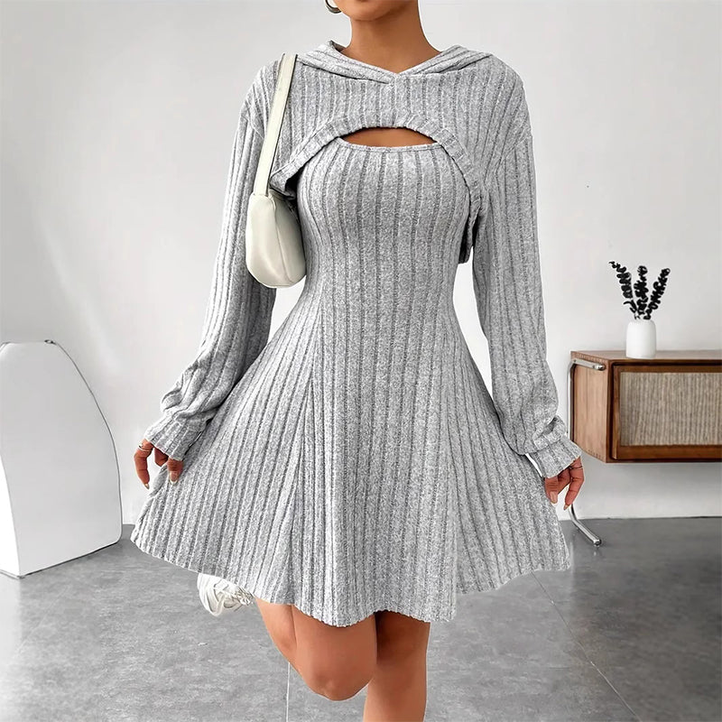 Mirellia - Strick-Minikleid mit Kapuze und Cut-out