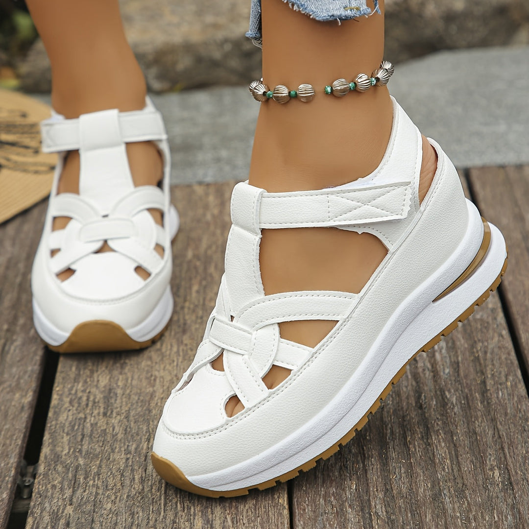 Novessia - Plateau-Keilsandalen mit Cut-outs
